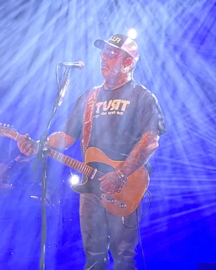 Aaron Lewis and The Stateliners Alternative concert