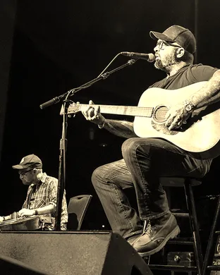 Aaron Lewis Alternative concert