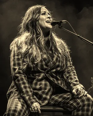 Alanis Morissette Alternative concert