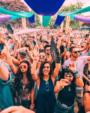 All Day I Dream Techno concert