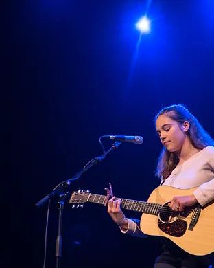 Allie Sherlock Pop concert