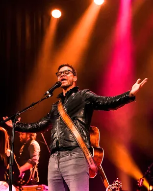 Amos Lee Pop concert