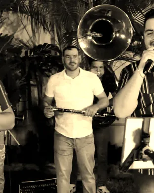 Banda Corona Del Rey Latin concert