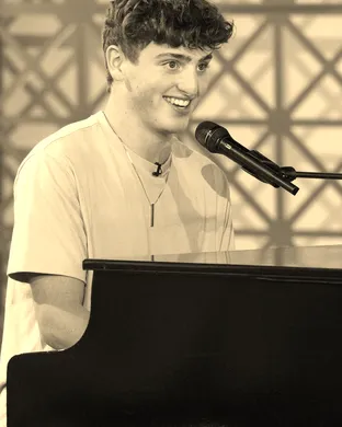 Benson Boone Festival concert