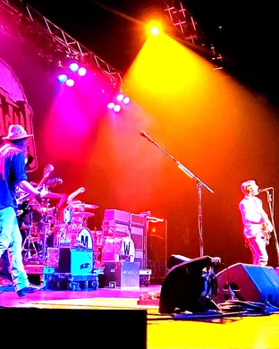Bones Owens Pop concert