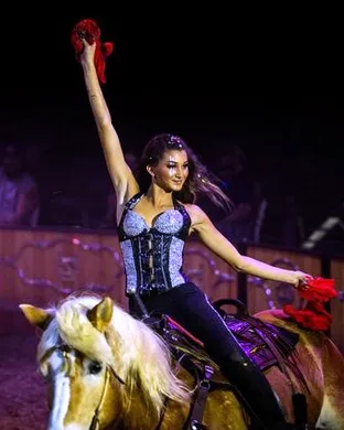 Cirque Ma'Ceo Circus concert