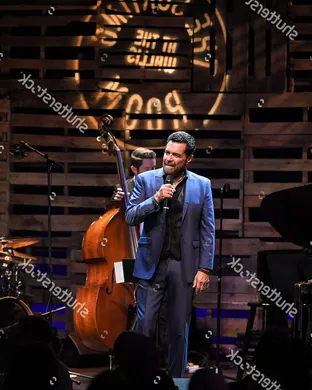 Clint Holmes Pop concert