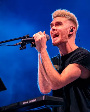Colton Dixon Pop concert