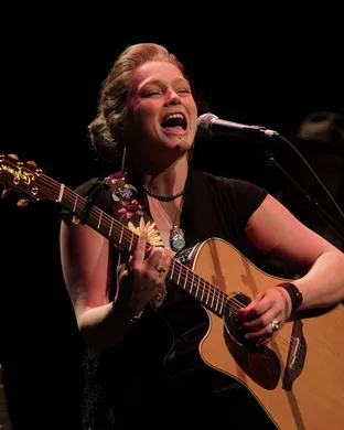 Crystal Bowersox Country concert