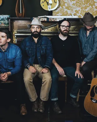 Drew Holcomb And The Neighbors Pop concert