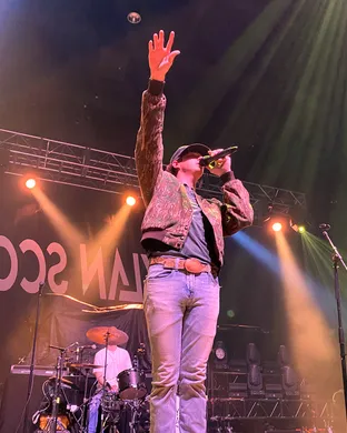 Dylan Marlowe Country concert