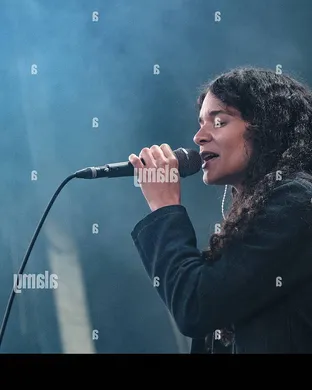 Erika de Casier Pop concert