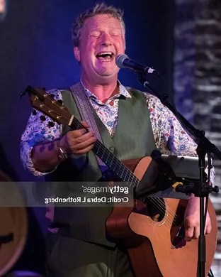 Glenn Tilbrook Pop concert