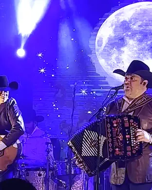 Intocable Latin concert