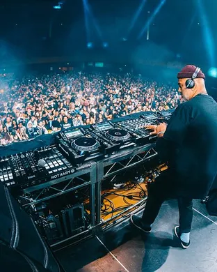 Ivy Lab Techno concert