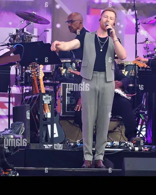JP Saxe Pop concert