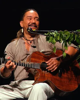 Keali'i Reichel Pop concert
