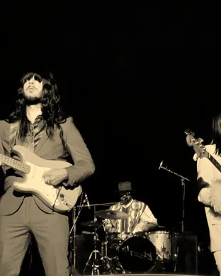 Khruangbin Alternative concert