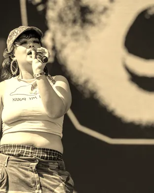 Lola Young Pop concert