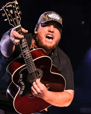 Luke Combs Country concert