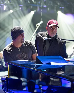Mike DelGuidice Pop concert