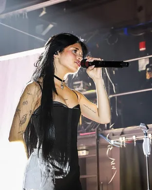 Nessa Barrett Pop concert