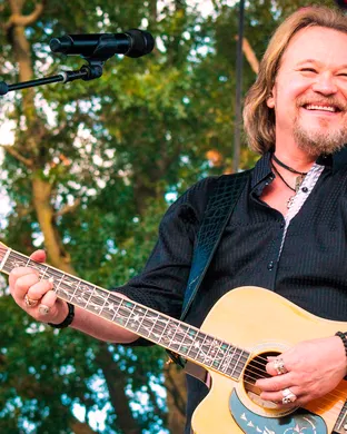 Travis Tritt Country concert